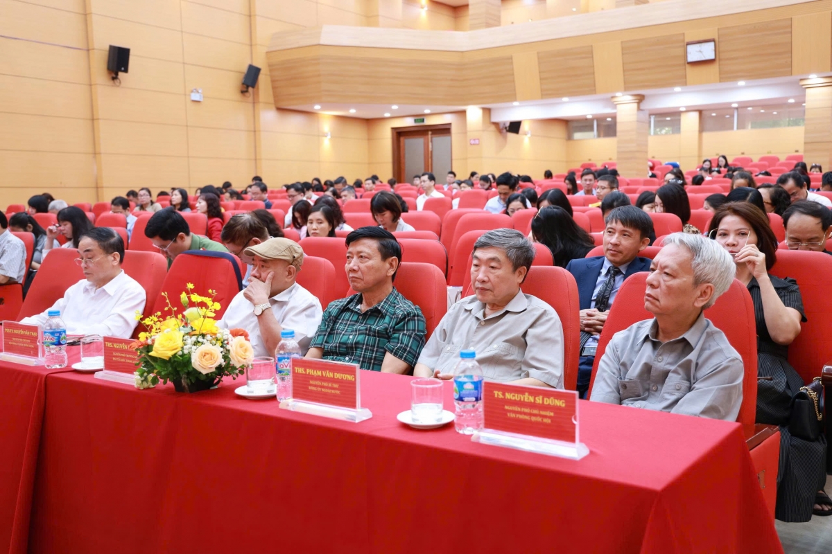 Các đại biểu tham dự hội thảo.