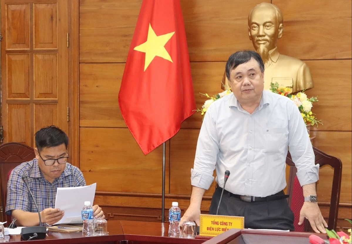 Đại diện Tổng Công ty Điện lực Miền Nam trao đổi các nội dung liên quan tại buổi làm việc. Ảnh: Q.T