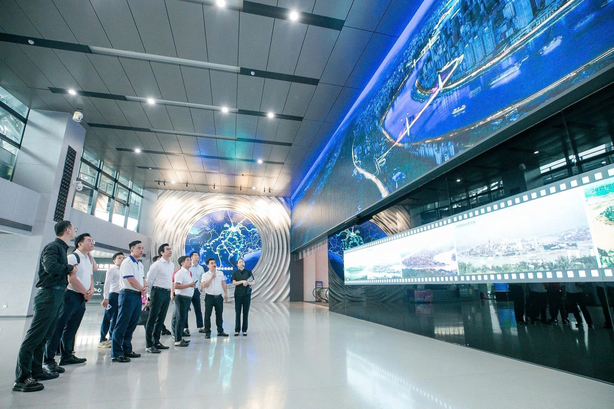 Tập đoàn Đèo Cả khảo sát thực tế về quy hoạch đô thị, kết nối giao thông và mô hình điều tiết lũ tại các nước đã triển khai thành công như Trung Quốc, Hàn Quốc.