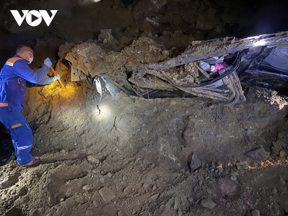 Tính đến 17h ngày 3/10, bão số 10 và mưa lũ, sạt lở, dông lốc sau bão đã khiến 67 người chết, mất tích (53 người chết, 14 người mất tích), 165 người bị thương.