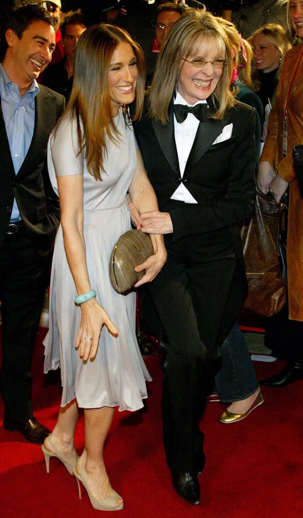 11: Thomas Bezucha, Sarah Jessica Parker và Diane Keaton đến dự buổi ra mắt bộ phim “The Family Stone” của hãng Twentieth Century Fox tại Nhà hát Mann Village, LA ngày 6/12/2005. (Ảnh: Frederick M. Brown/Getty Images)