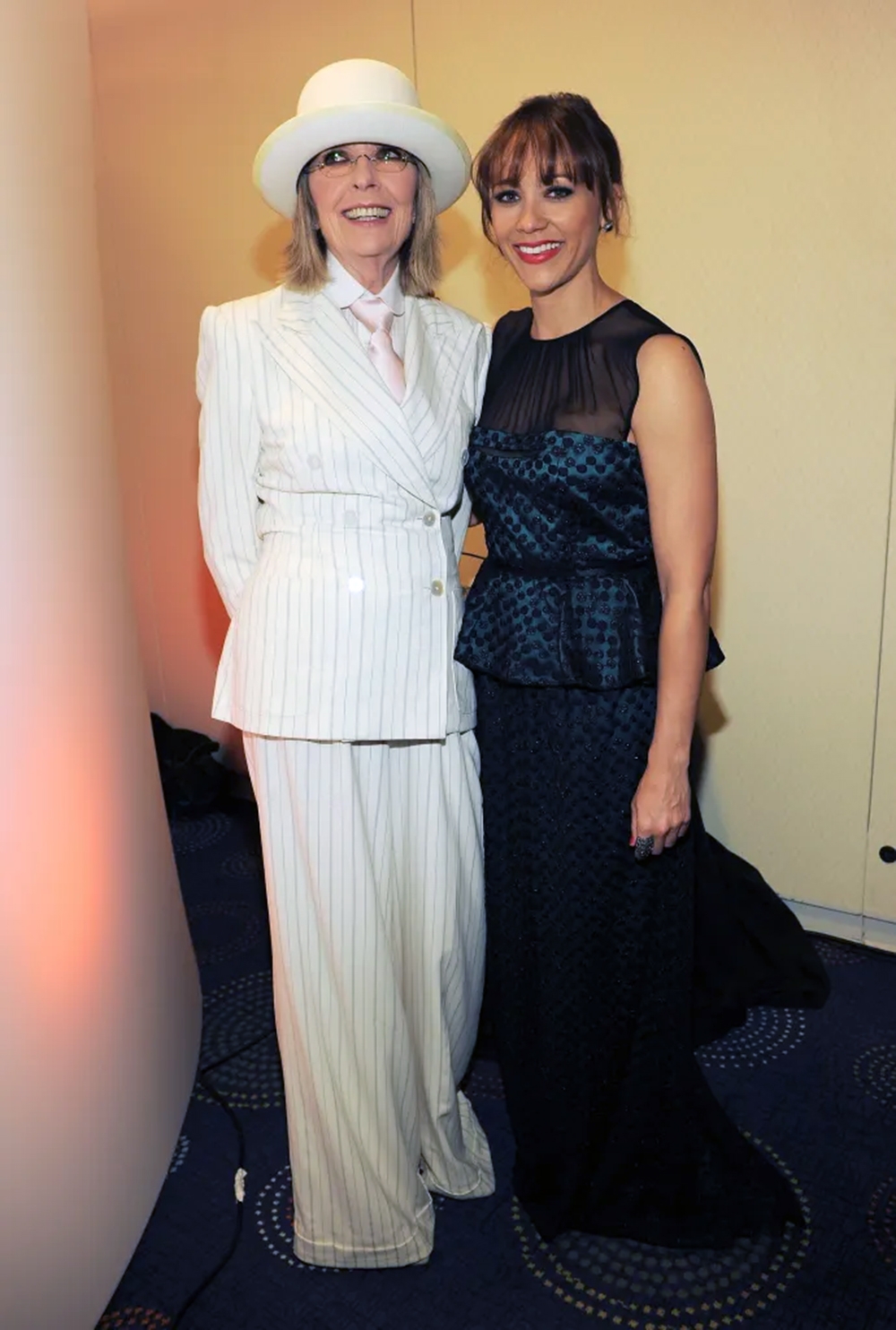 16: Diane Keaton và Rashida Jones tham dự bữa tối của Hiệp hội phóng viên Nhà Trắng tại Khách sạn Hilton, Washington DC ngày 28/4/2012. (Ảnh: Larry Busacca/Getty Images)