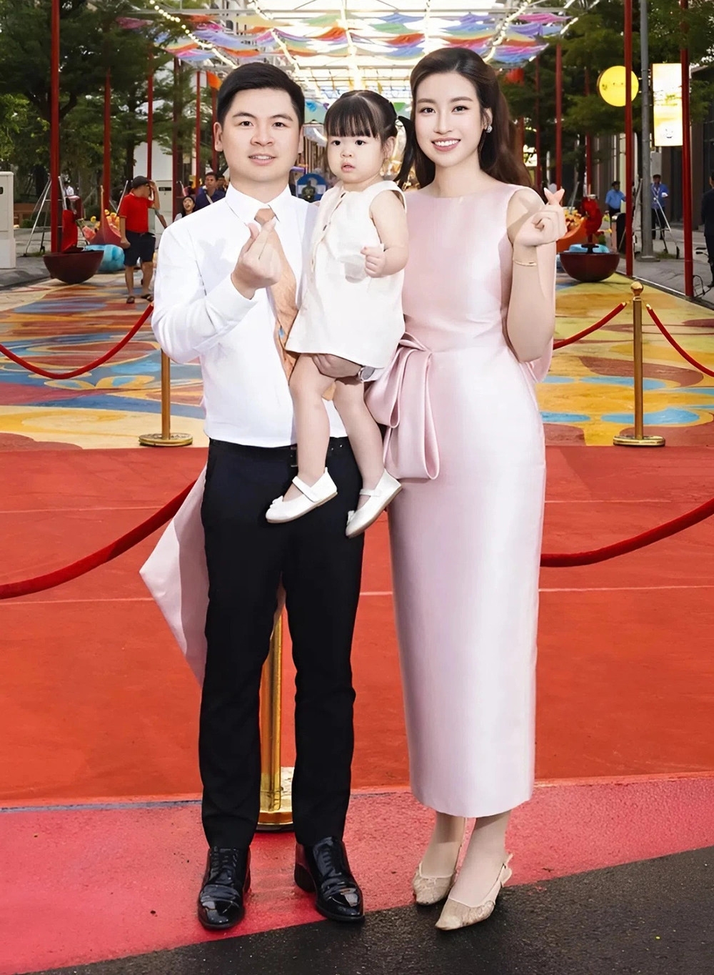 Sao Việt 17/10: Doanh nhân Đỗ Vinh Quang - Chủ tịch CLB Hà Nội, ông xã hoa hậu Đỗ Mỹ Linh - vừa được bổ nhiệm chức vụ Phó chủ tịch Mạng lưới Chuyên gia Dữ liệu Toàn cầu Việt Nam.