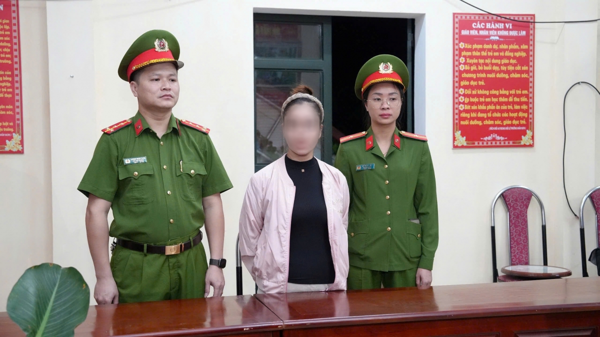 Đối tượng Doãn Thị Lệ Xuân tại cơ quan công an (Ảnh: CACC)