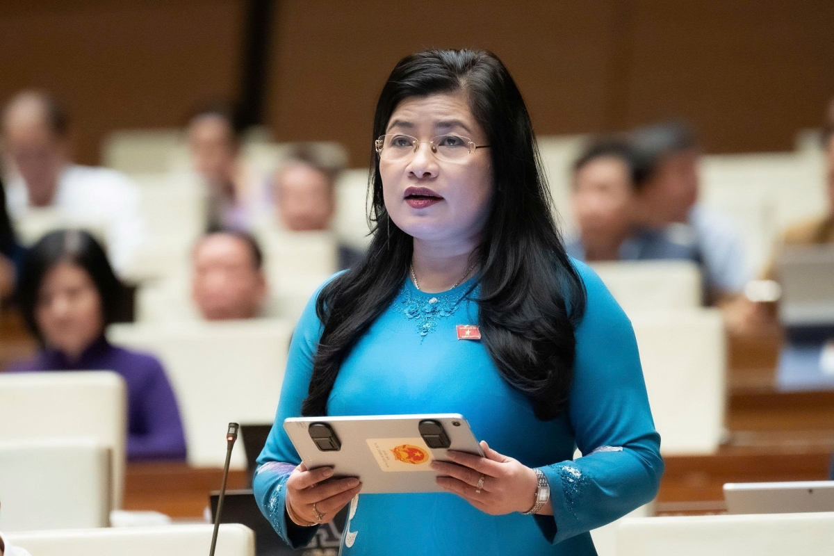 ĐBQH Đàng Thị Mỹ Hương (đoàn Khánh Hoà) cho rằng, cần rà soát, bố trí và phân bổ nguồn lực hợp lý cho cấp xã gắn với chức năng, nhiệm vụ được giao. Ảnh Quốc hội 
