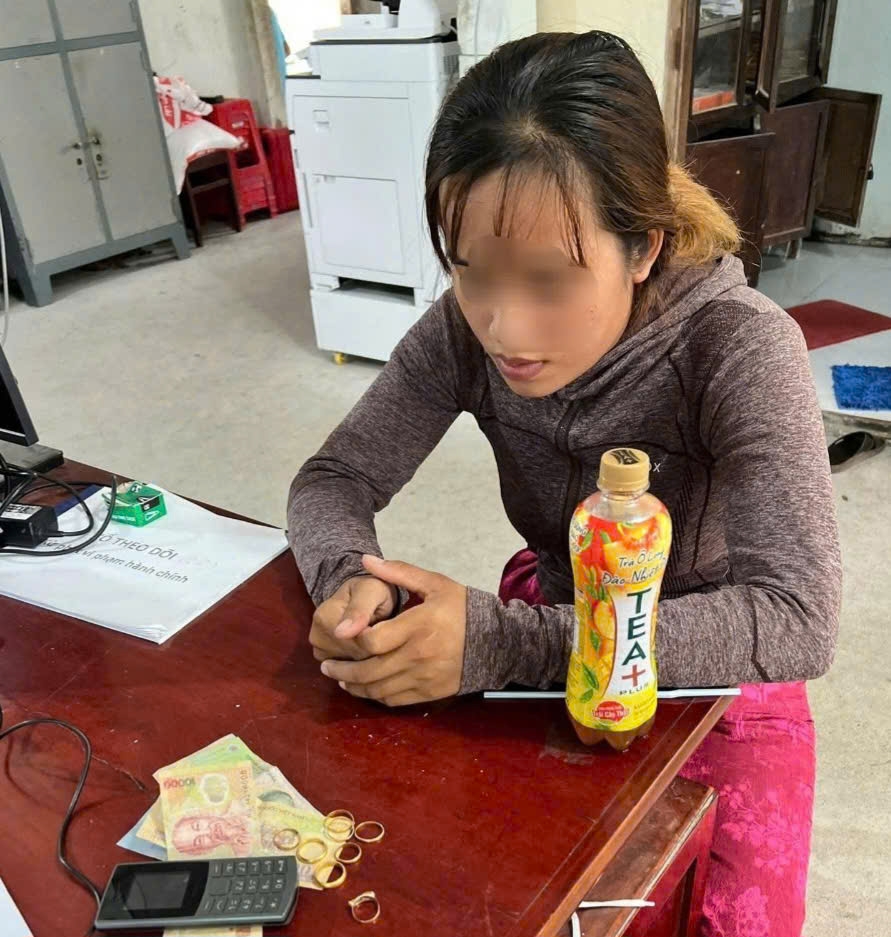 Đối tượng nữ quật ngã người đàn ông hớt tóc dạo cướp tài sản