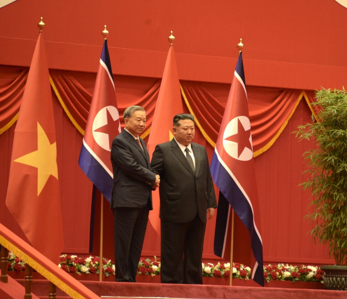 Tổng Bí thư Kim Jong Un chủ trì lễ đón cấp Nhà nước Tổng Bí thư Tô Lâm.