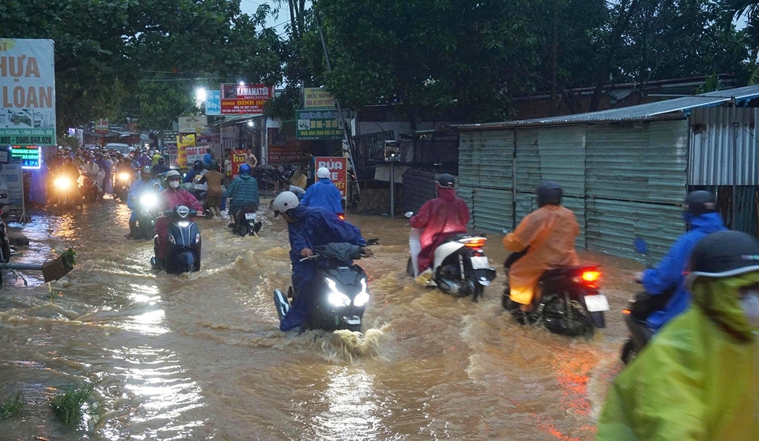 Dự báo từ ngày 23/10 đến cuối tháng 10, trên địa bàn TP. Đà Nẵng sẽ có đợt mưa rất lớn, nguy cơ ngập nặng đô thị và vùng trũng