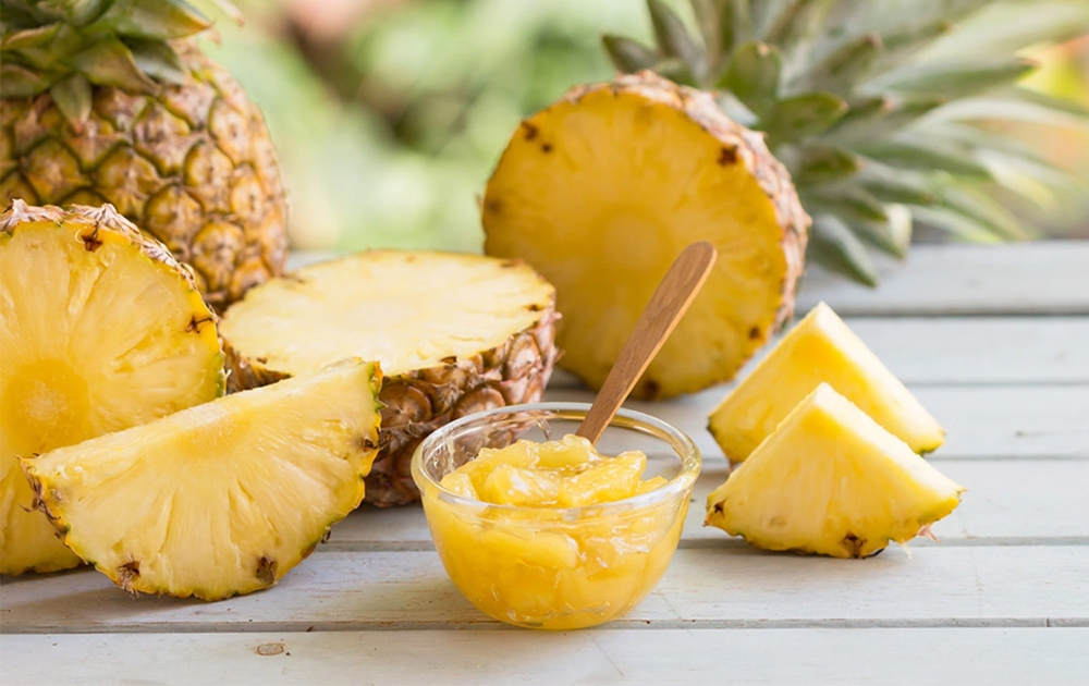 Dứa là loại trái cây nhiệt đới thơm ngon, giàu vitamin C, đồng, magie và các chất chống oxy hóa có lợi cho sức khỏe