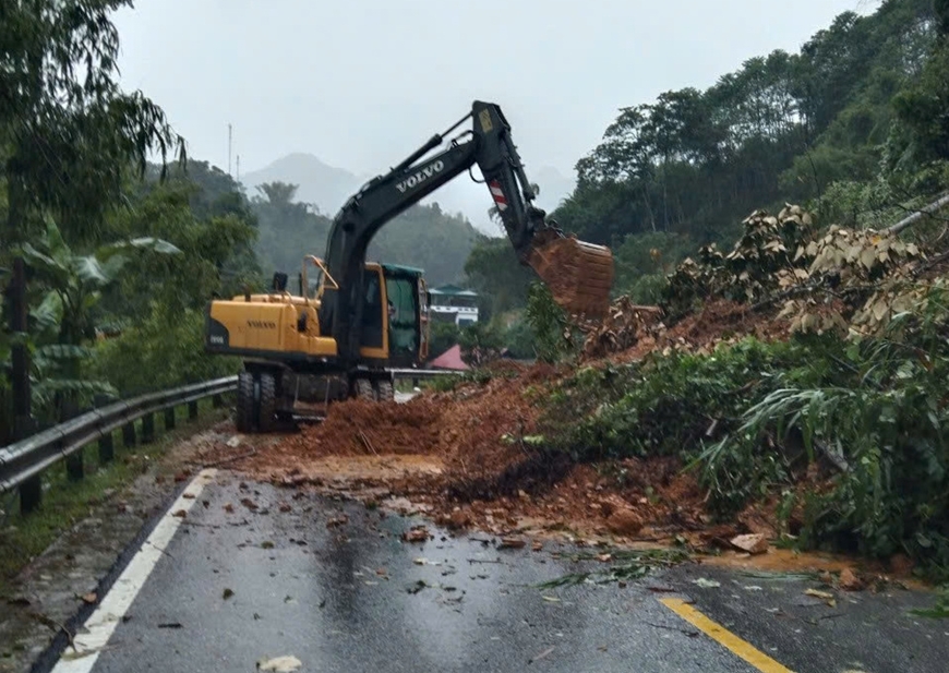 
Đề xuất hỗ trợ hơn 1.441 tỷ đồng khắc phục hậu quả thiên tai trên các quốc lộ phân cấp về địa phương quản lý