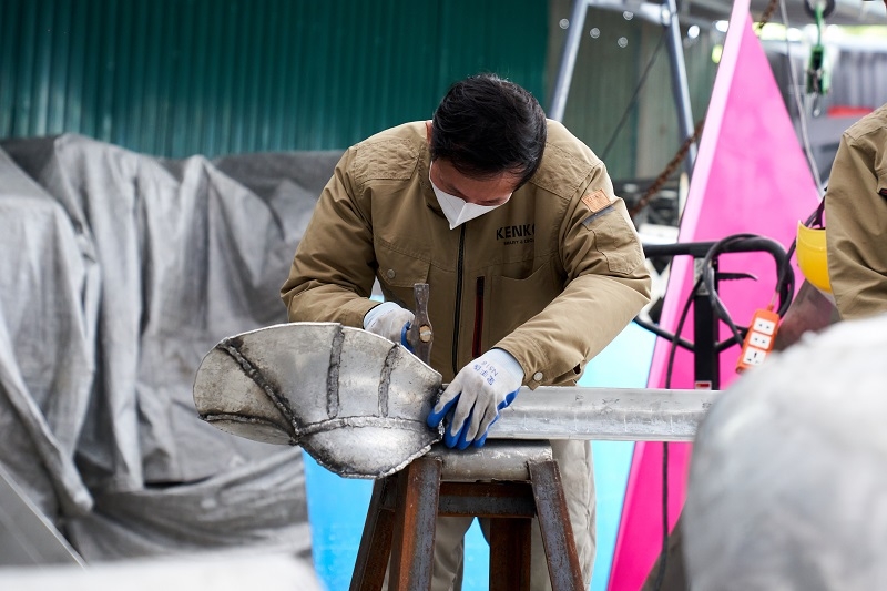 Một phần trong tác phẩm sắp đặt bằng kim loại khổng lồ của nghệ sĩ Hoàng Mai Thiệp sẽ xuất hiện tại lễ kỷ niệm 10 năm AIF