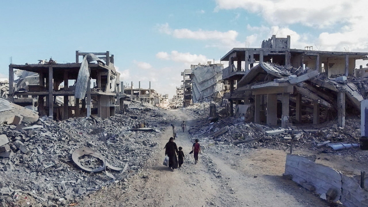 Khung cảnh tàn phá ở một khu dân cư, trong bối cảnh lệnh ngừng bắn giữa Israel và Hamas ở Gaza. (Ảnh: Reuters)