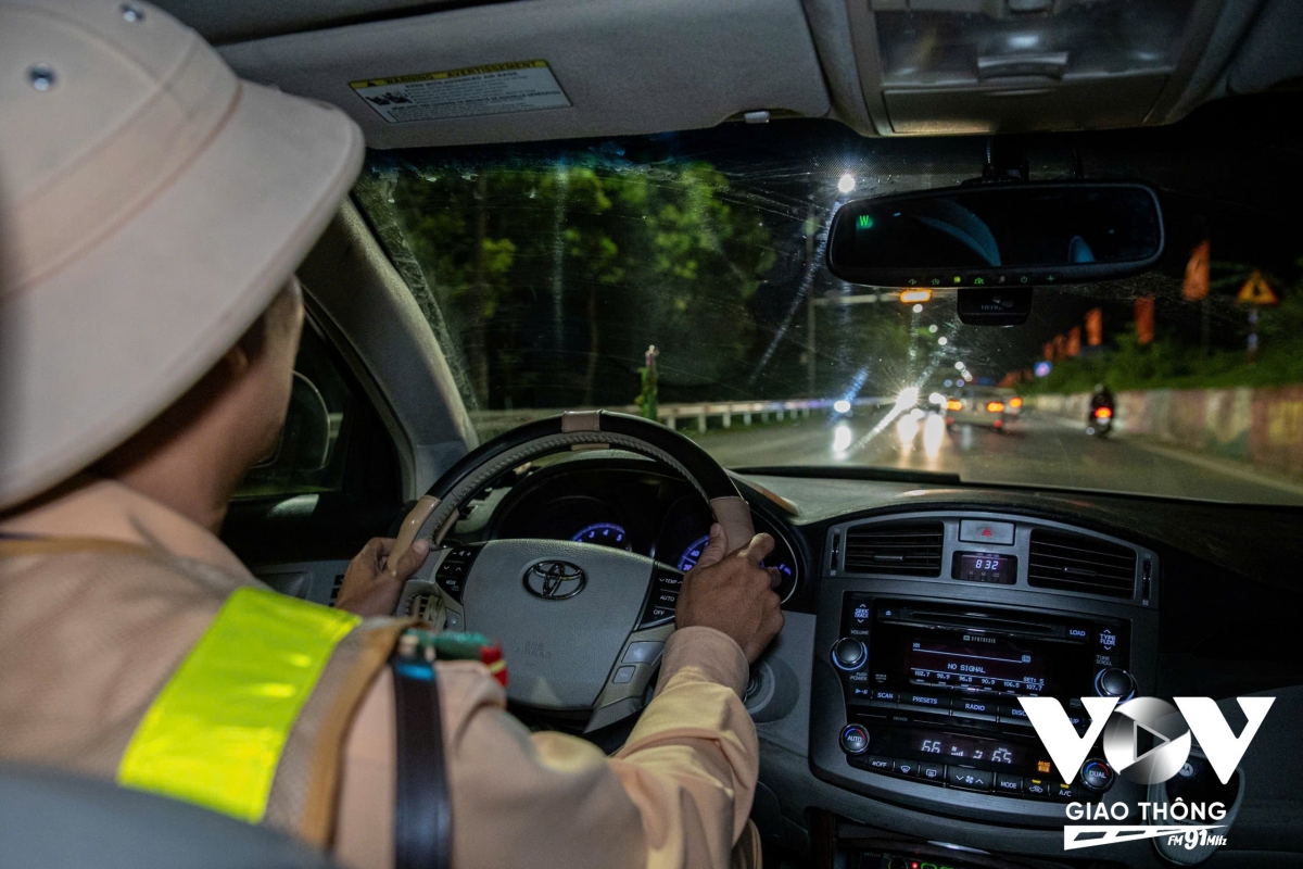 Đúng 8h tối 21/10 Trưởng phòng CSGT Công an Hà Nội đã phát lệnh ra quân.