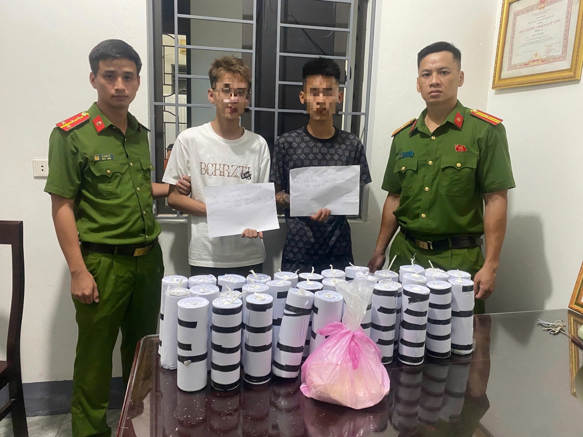 Hai đối tượng cùng số tang vật tại Cơ quan Công an