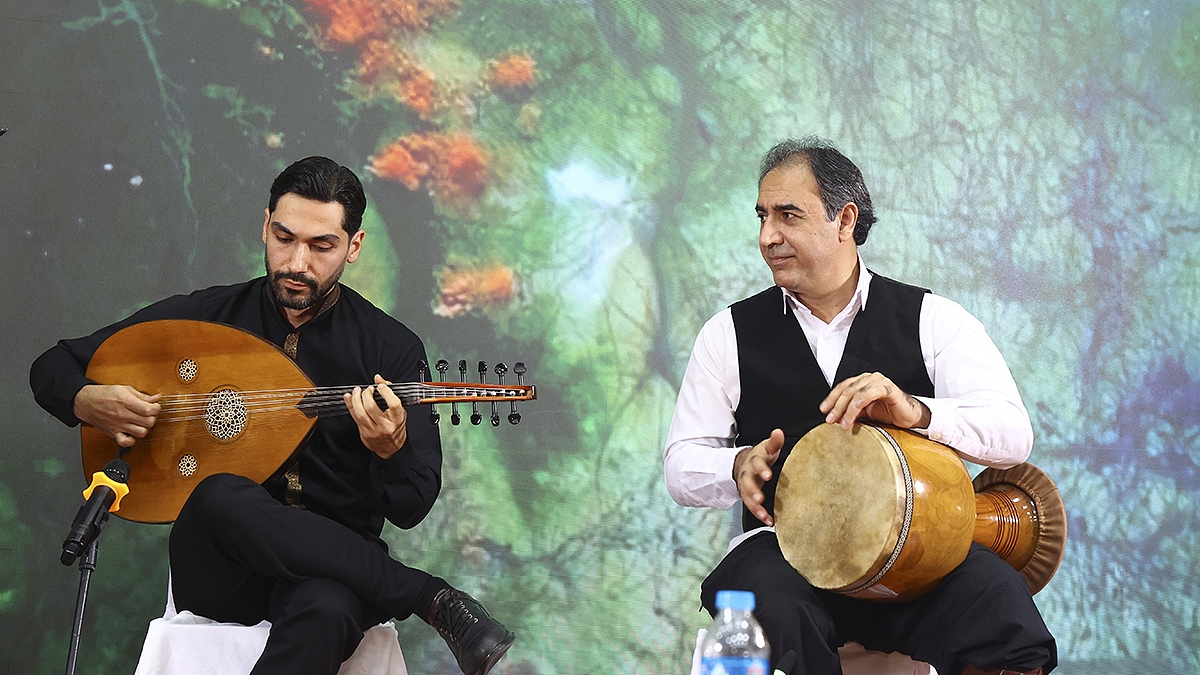 Nhóm nhạc “Sar Afshan” tại buổi biểu diễn