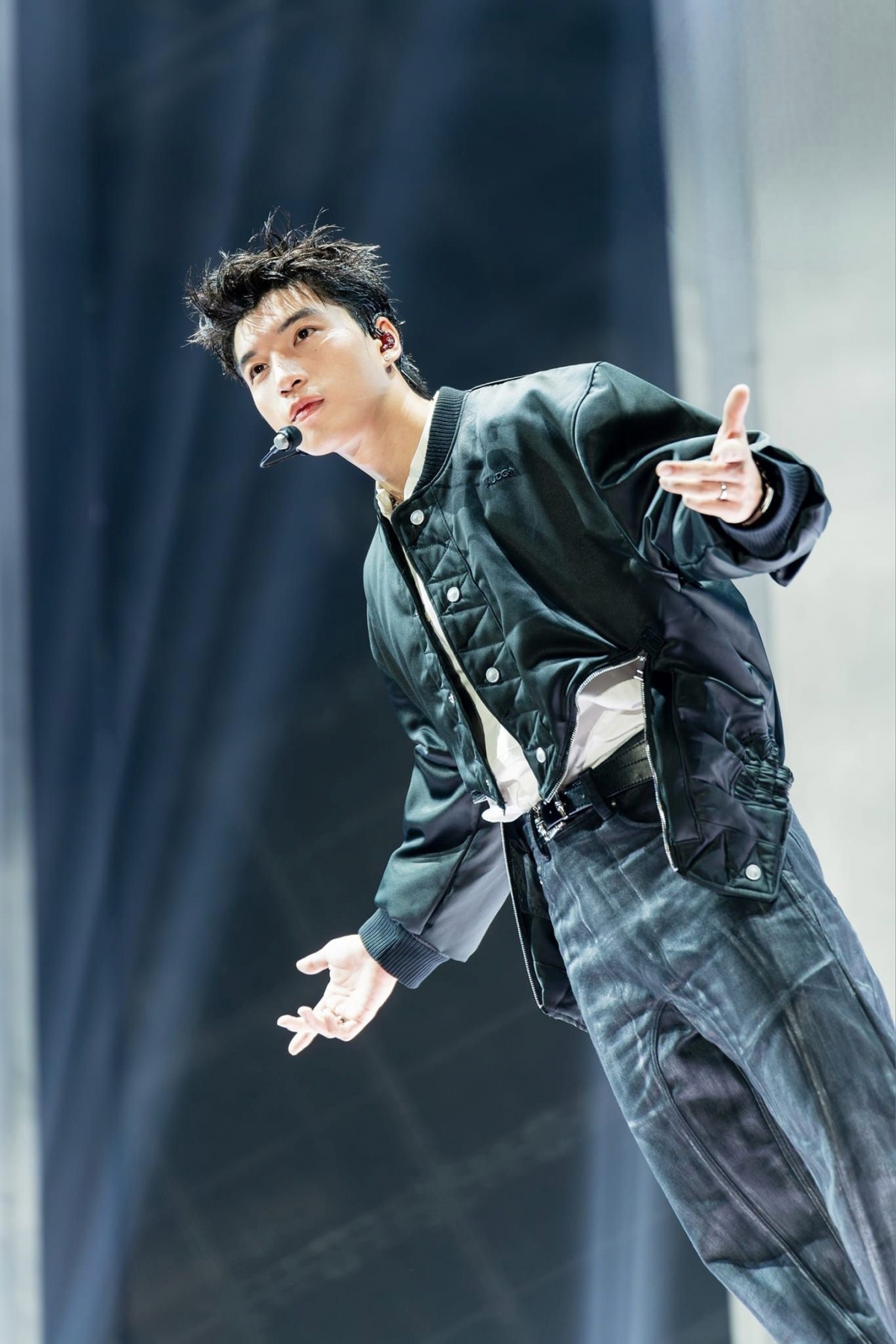 Khán giả yêu mến tài năng, nhưng xã hội cần hơn thế – những người nghệ sĩ biết trân trọng giá trị và chuẩn mực văn hóa Việt.