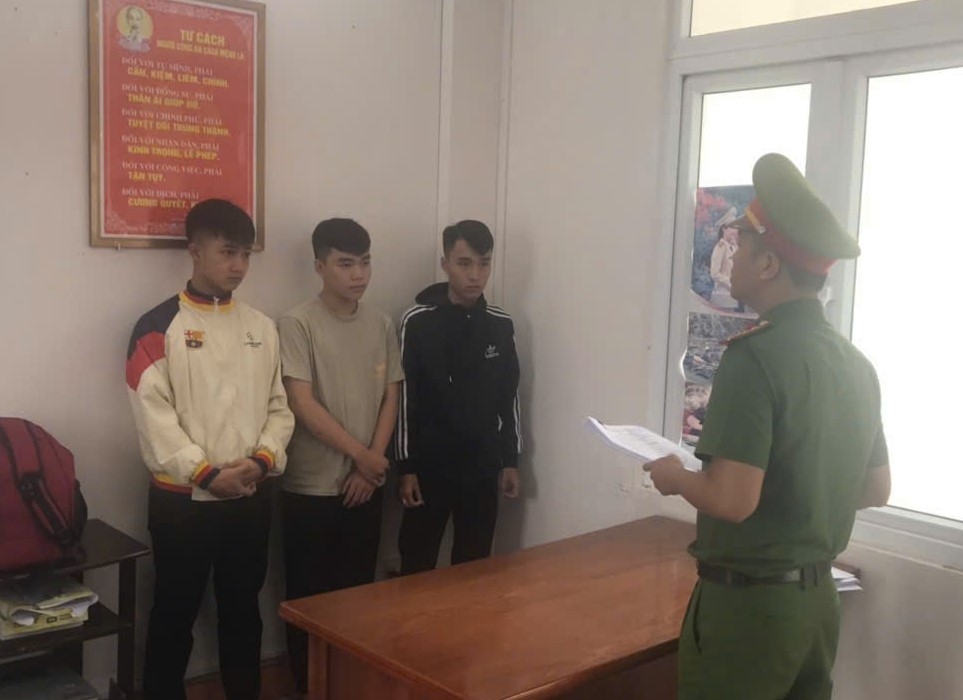 3 đối tượng bị bắt giam trong số 15 đối tượng liên quan đã bị khởi tố trước đó.