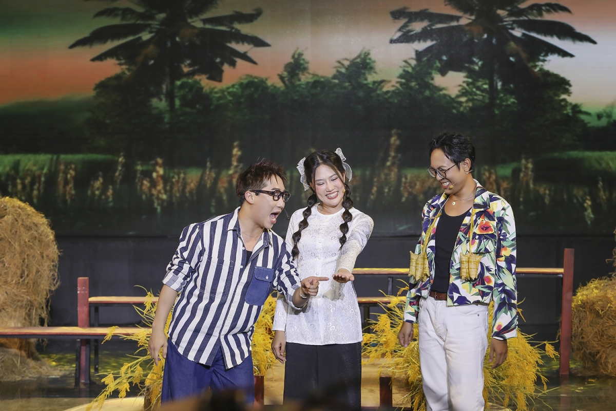 Nữ MC duyên dáng bất ngờ hóa thân thành diễn viên hài, tung hứng cùng Lâm Nguyễn và Năm Chà.