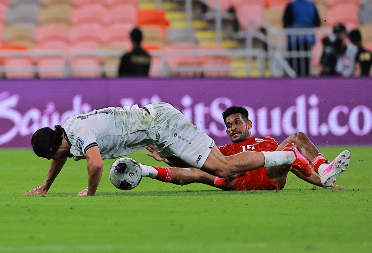 Trận đấu diễn ra đầy quyết liệt (Ảnh: Reuters)