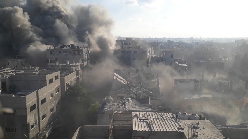 Israel mở loạt không kích mới vào Dải Gaza khiến ít nhất 20 người thiệt mạng. Ảnh: Reuters