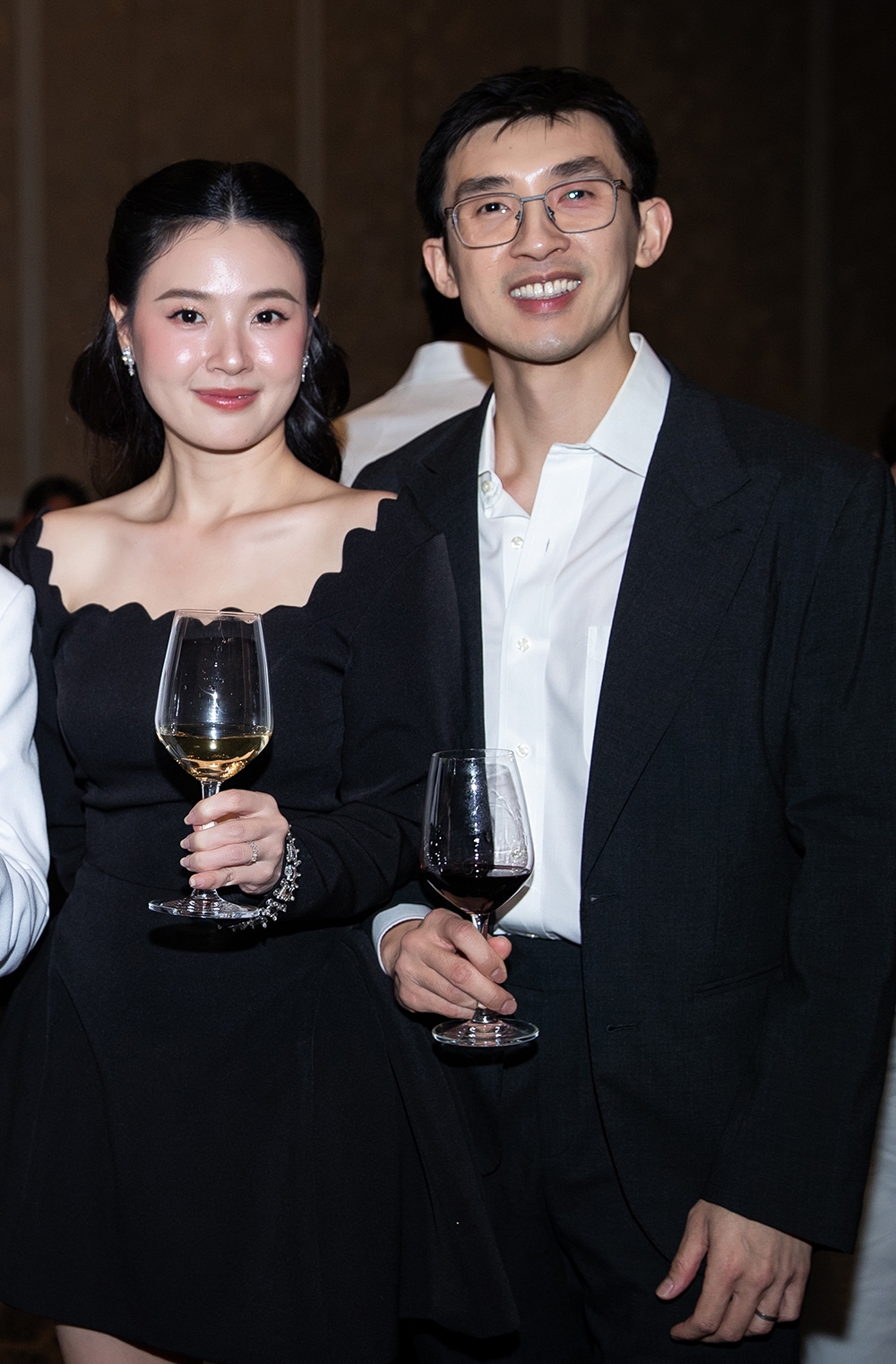 Midu sánh đôi cùng chồng dự sự kiện