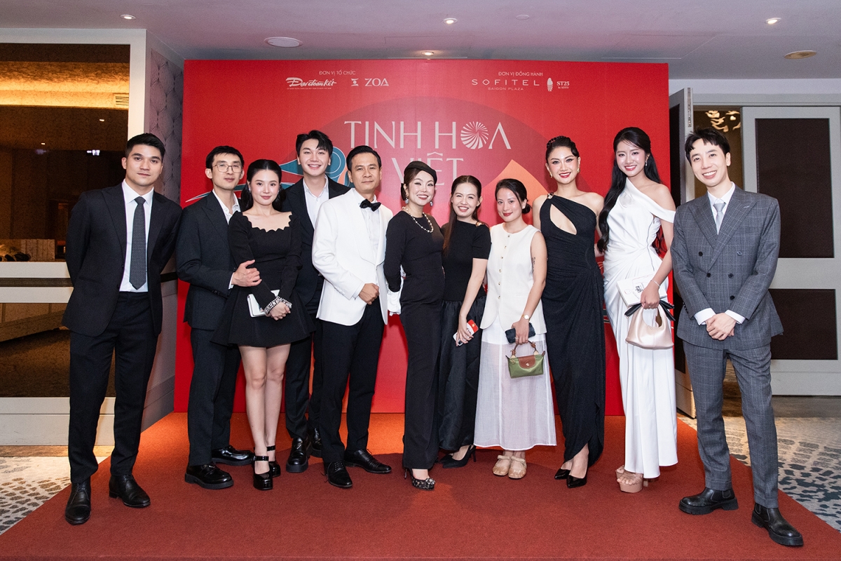 “Đêm tiệc tinh hoa” diễn ra ở TP.HCM, quy tụ đông đảo nghệ sĩ và doanh nhân Việt.