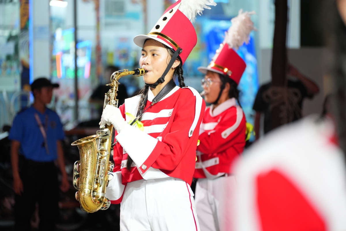 Đội kèn thiếu nhi tham gia trình diễn mở màn (ảnh: BTC)