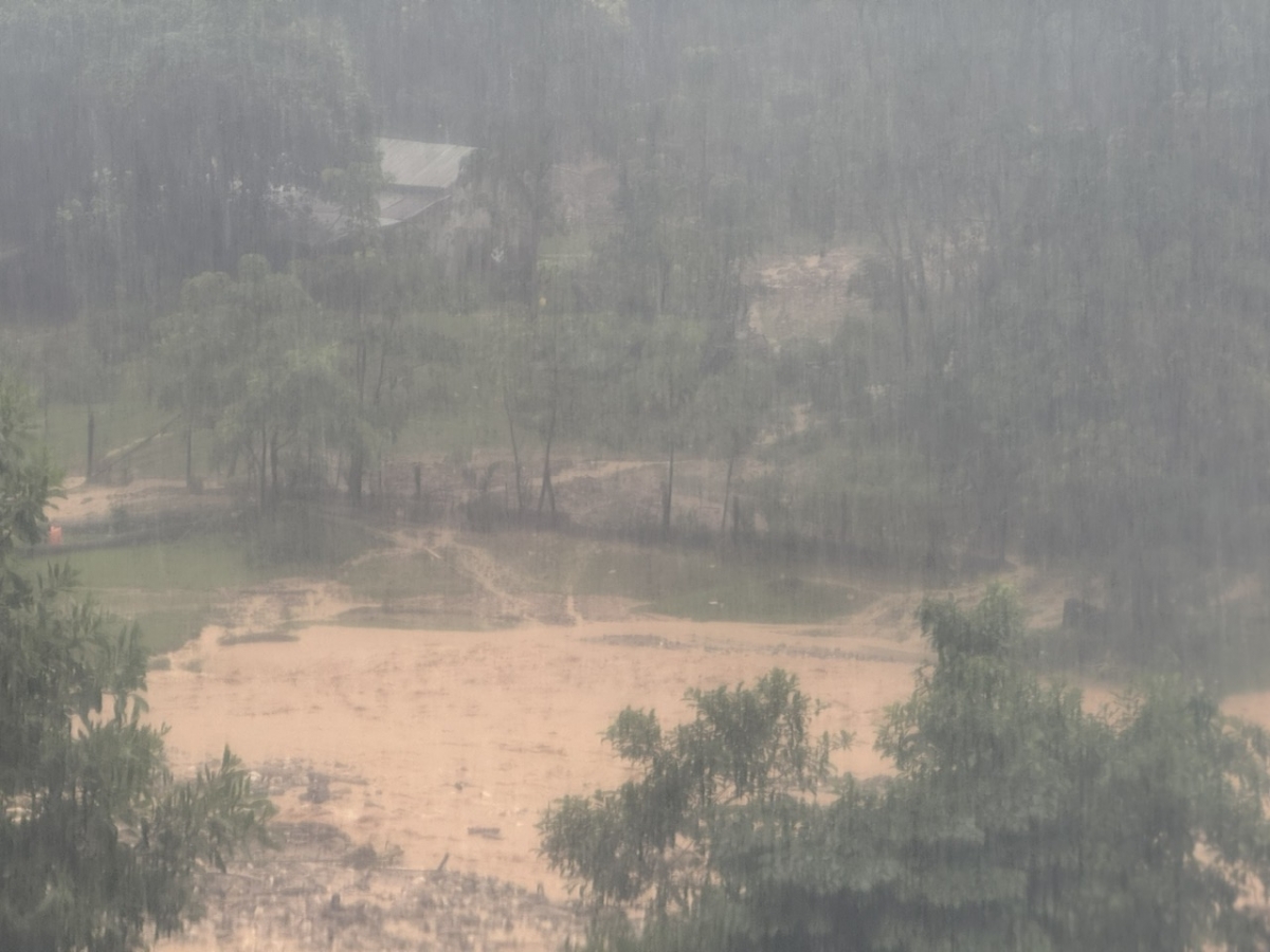 Nước các sông tiếp tục dâng cao, nước lũ đổ về