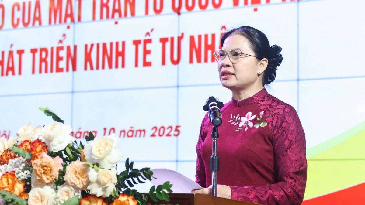 Phó Chủ tịch Ủy ban Trung ương MTTQ Việt Nam Hà Thị Nga phát biểu. Ảnh: Quang Vinh