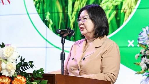 Bà Cao Xuân Thu Vân, Chủ tịch Liên minh Hợp tác xã Việt Nam phát biểu tại hội thảo. Ảnh: Quang Vinh