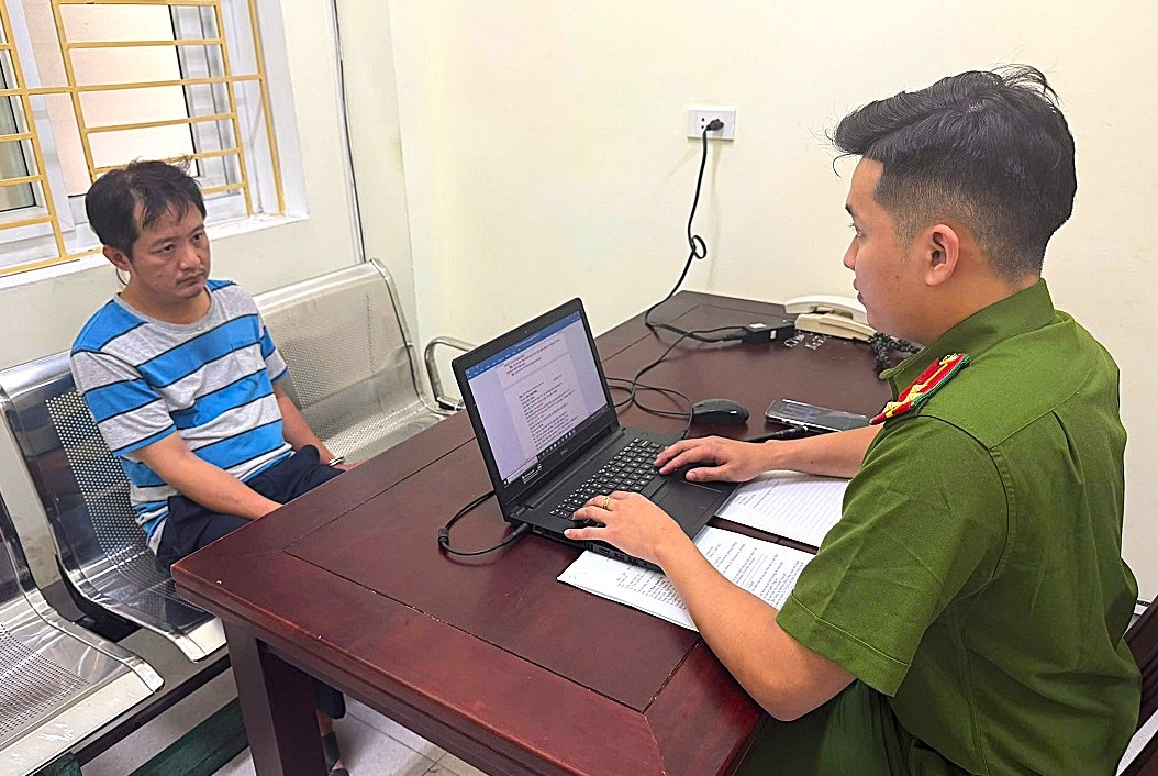 Đối tượng Lê Thành Công tại cơ quan Công an. Ảnh: Quỳnh Trang.