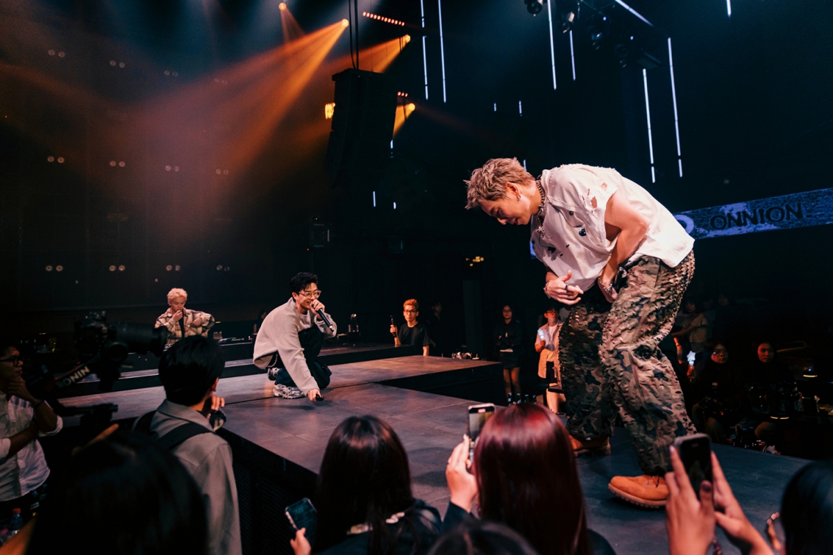 Với 15 sáng tác, “O_O” khắc họa hành trình trưởng thành của Osad.