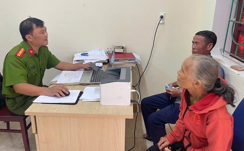 Ông L.N.C.và bà N.T.N, trình báo vụ việc với cơ quan công an.