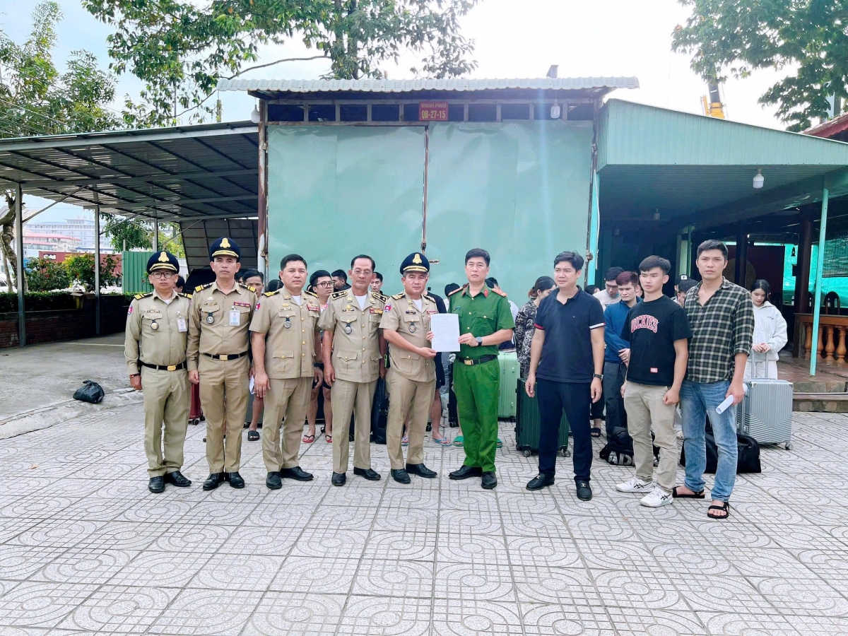 Lực lượng chức năng Việt Nam và Campuchia bắt giữ các đối tượng