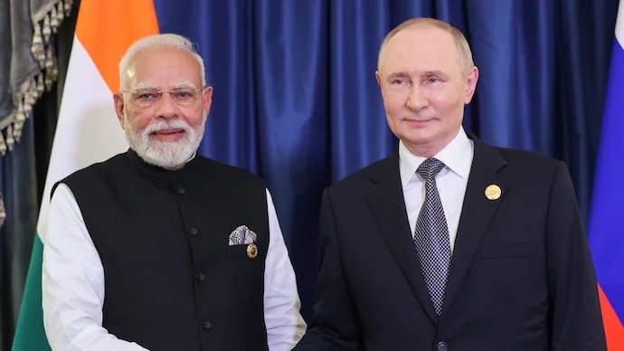 Thủ tướng Ấn Độ Narendra Modi và Tổng thống Nga Vladimir Putin bên lề Hội nghị thượng đỉnh SCO tại Thiên Tân, Trung Quốc ngày 1/9 (Ảnh: TimesofIndia)