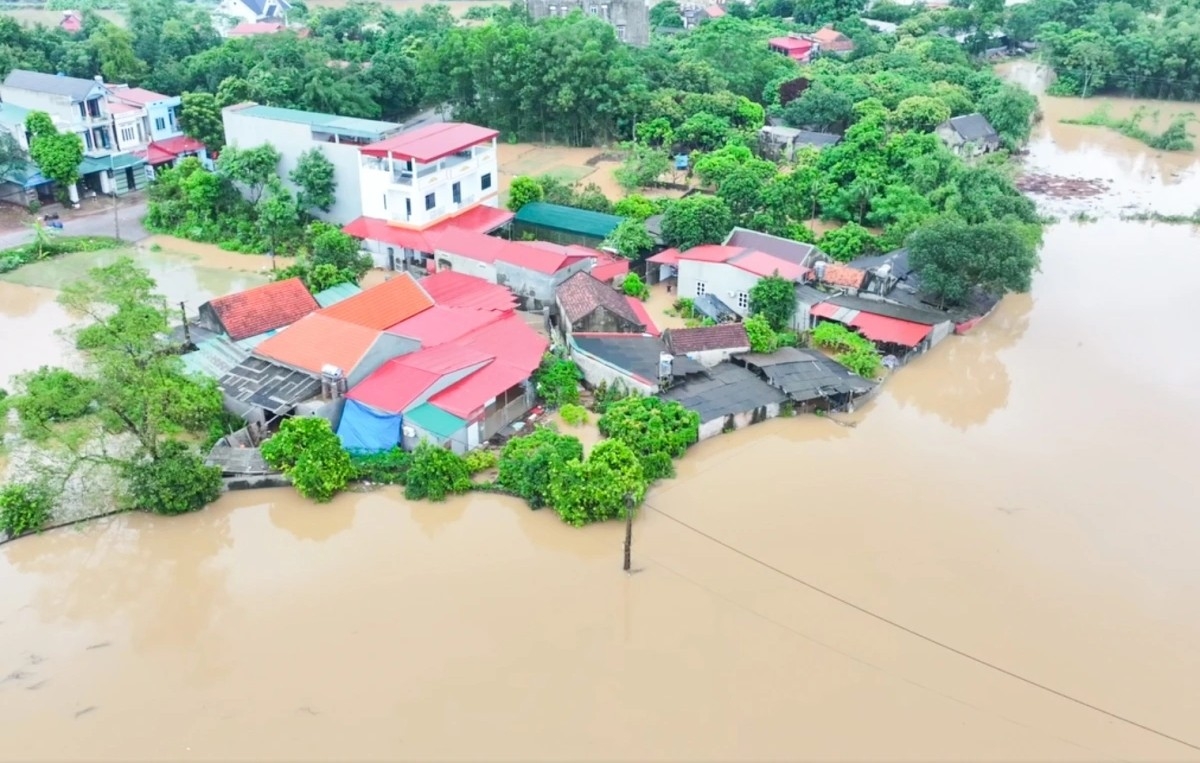 Trong 12 giờ tới, lũ trên sông Cầu tại trạm Đáp Cầu tiếp tục lên trên mức BĐ3, tại trạm Gia Bảy tiếp tục xuống và ở trên mức lịch sử; lũ trên sông Thương tại trạm Phủ Lạng Thương tiếp tục lên và có khả năng vượt mức lũ lịch sử năm 1986 (7,52m).