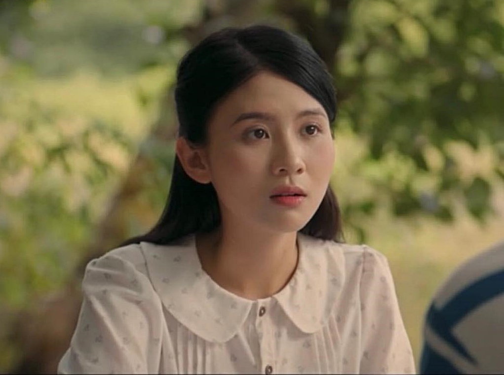 Quỳnh Trang vào vai Ngân – chị gái của Bách – với lối diễn xuất dịu dàng, nữ tính, đầy cảm xúc. Ngân là cô gái 17 tuổi, mang trong mình vẻ đẹp trong trẻo, nhẹ nhàng nhưng lại sớm trưởng thành và giàu lòng yêu thương. Sự kết hợp ăn ý giữa Quỳnh Trang và Sơn Tùng (vai Viễn) đã tạo nên một cặp đôi màn ảnh được khán giả yêu mến.