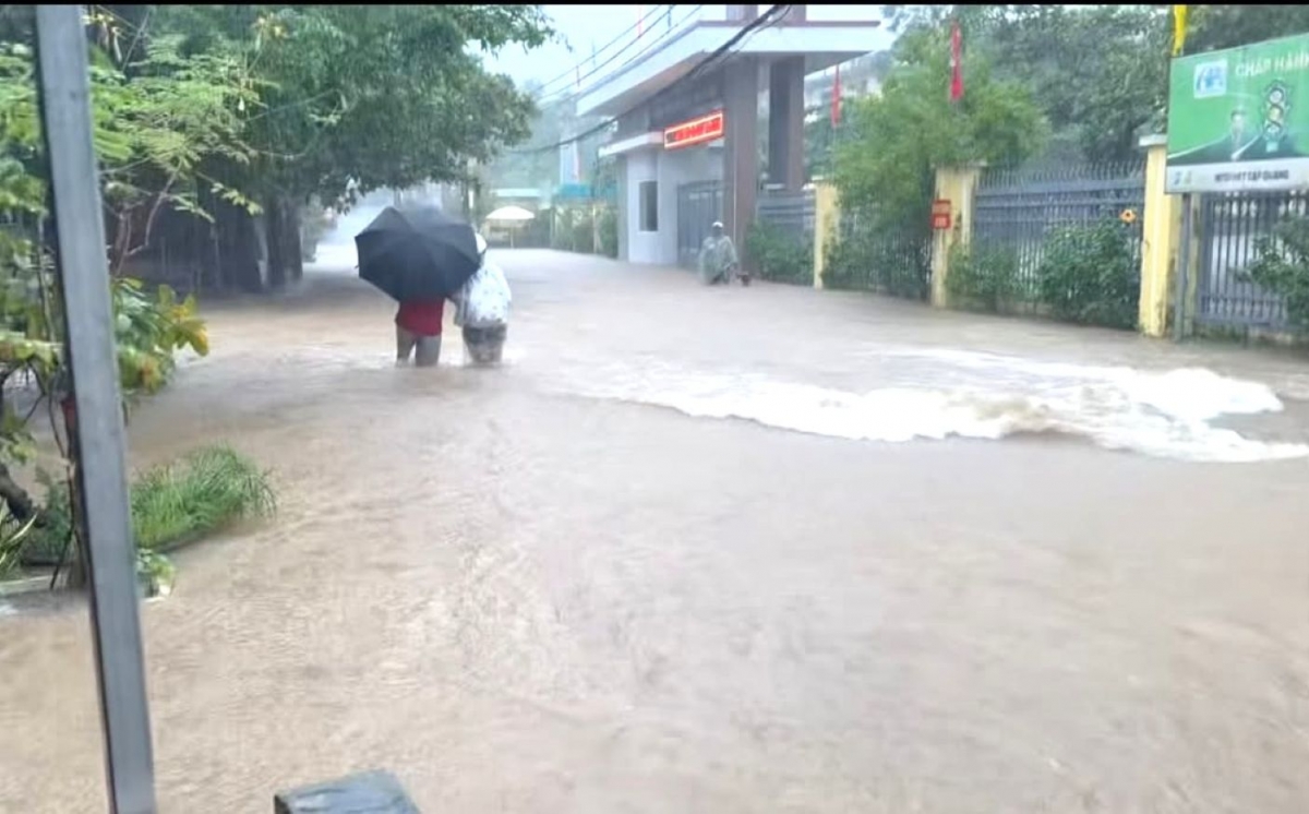 Nhiều khu dân cư ở Huế bị ngập