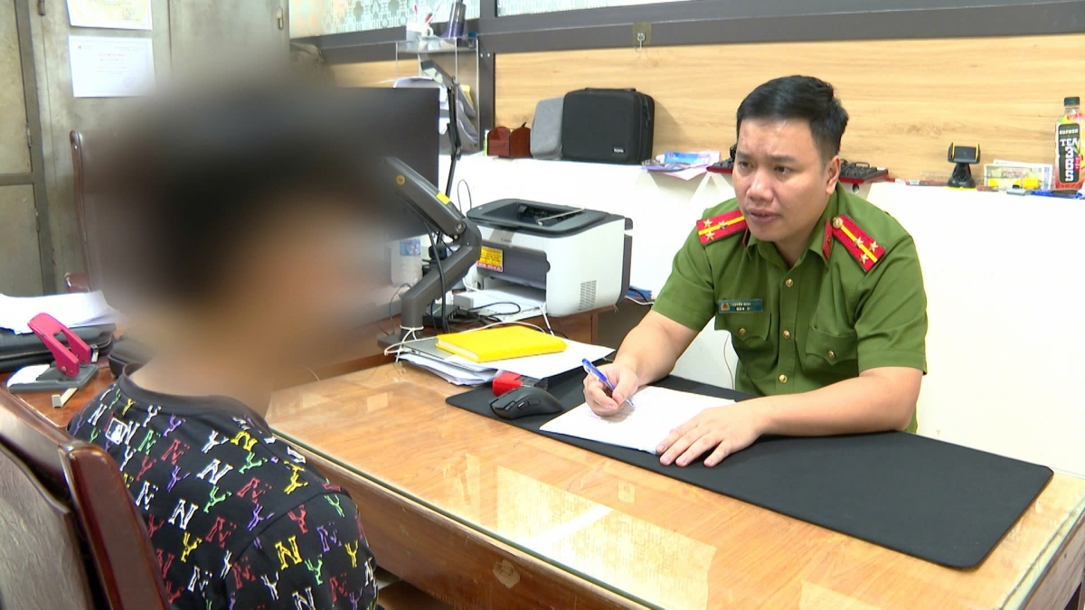 Nhiều thanh thiếu niên bị lôi kéo, kích động bởi video, hình ảnh bạo lực trên mạng xã hội và coi việc "thể hiện", "đánh nhau quay clip" là cách khẳng định mình.