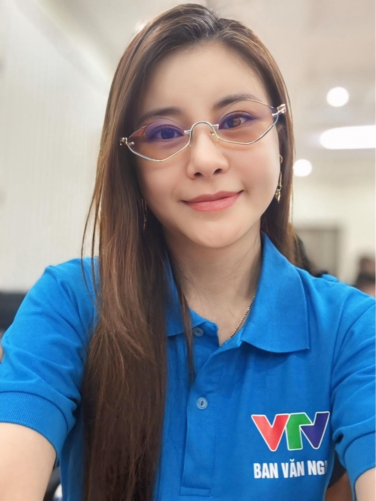 NSƯT Kim Oanh bất ngờ đăng tải dòng chia sẻ trên trang cá nhân, thông báo chính thức rời Ban Văn nghệ - Đài Truyền hình Việt Nam (VTV) sau 18 năm đồng hành.