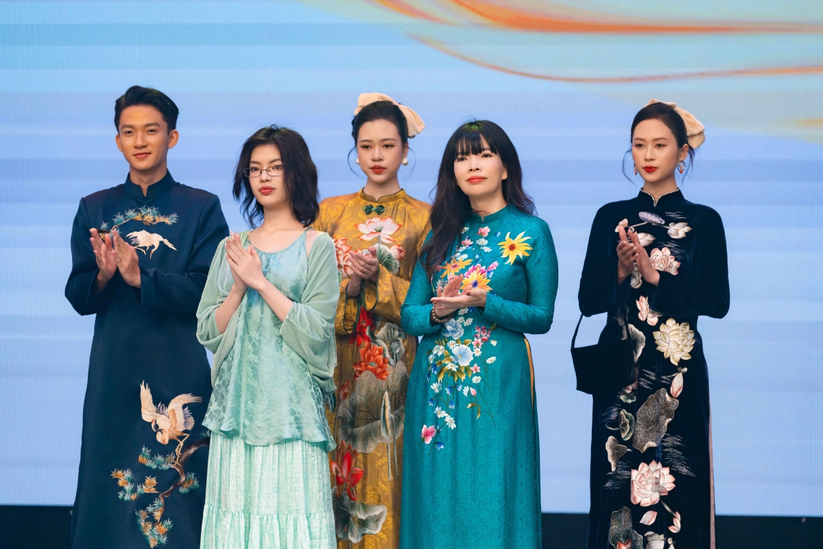 Ngọc Lan (LanV) xuất hiện trong show diễn cá nhân “Tơ xưa” – dấu ấn thời trang Thu Đông 2025.