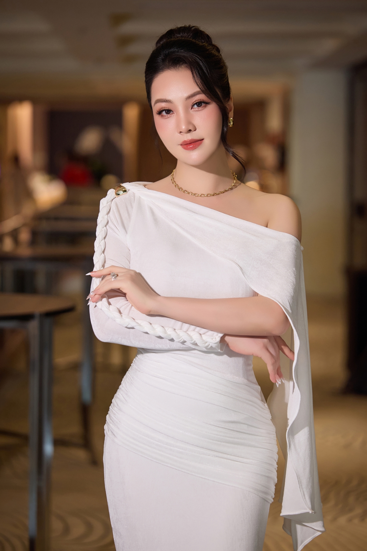 Sau nửa năm đón con gái thứ 2 chào đời, BTV Thụy Vân lần đầu xuất hiện trước công chúng trong 1 sự kiện. Người đẹp thu hút mọi ánh nhìn nhờ vẻ ngoài rạng rỡ.