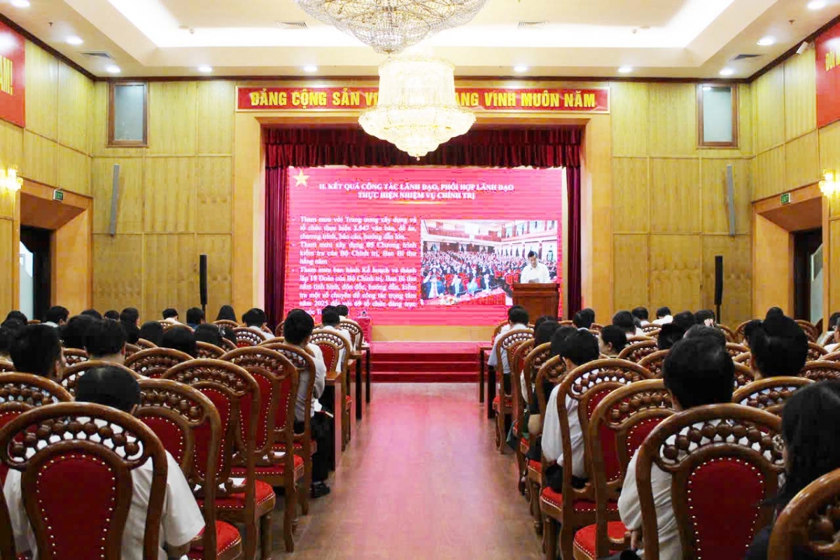 Toàn cảnh hội nghị.