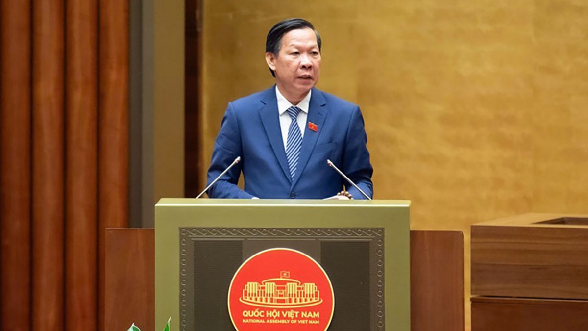 Ủy ban Kinh tế và Tài chính Phan Văn Mãi trình bày Báo cáo Thẩm tra đánh giá tình hình kết quả thực hiện Nghị quyết số 31/2021/QH15 ngày 12/11/2021 của Quốc hội về Kế hoạch cơ cấu lại nền kinh tế giai đoạn 2021-2025.