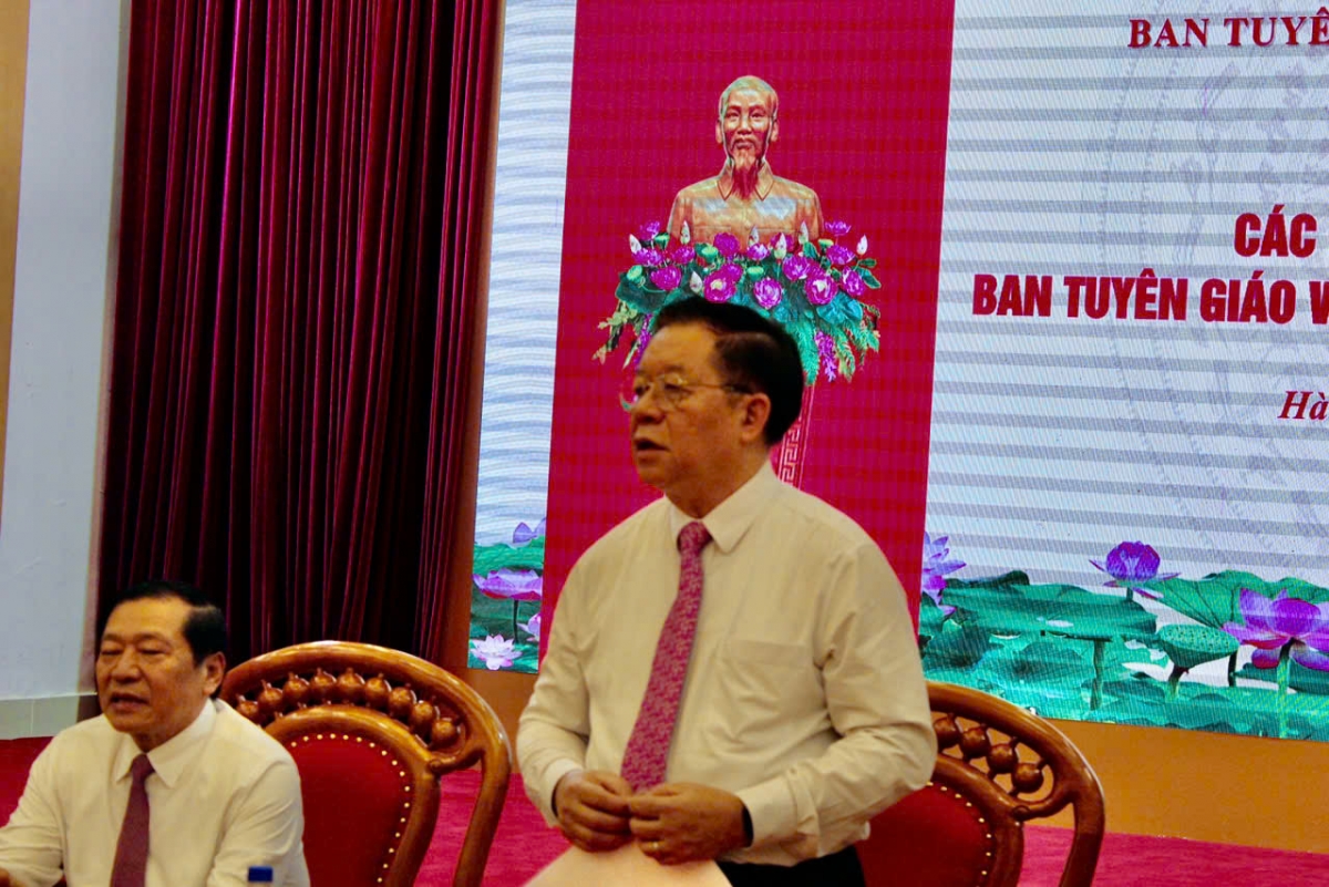 Trưởng Ban Tuyên giáo và Dân vận Trung ương Nguyễn Trọng Nghĩa phát biểu tại buổi gặp mặt.