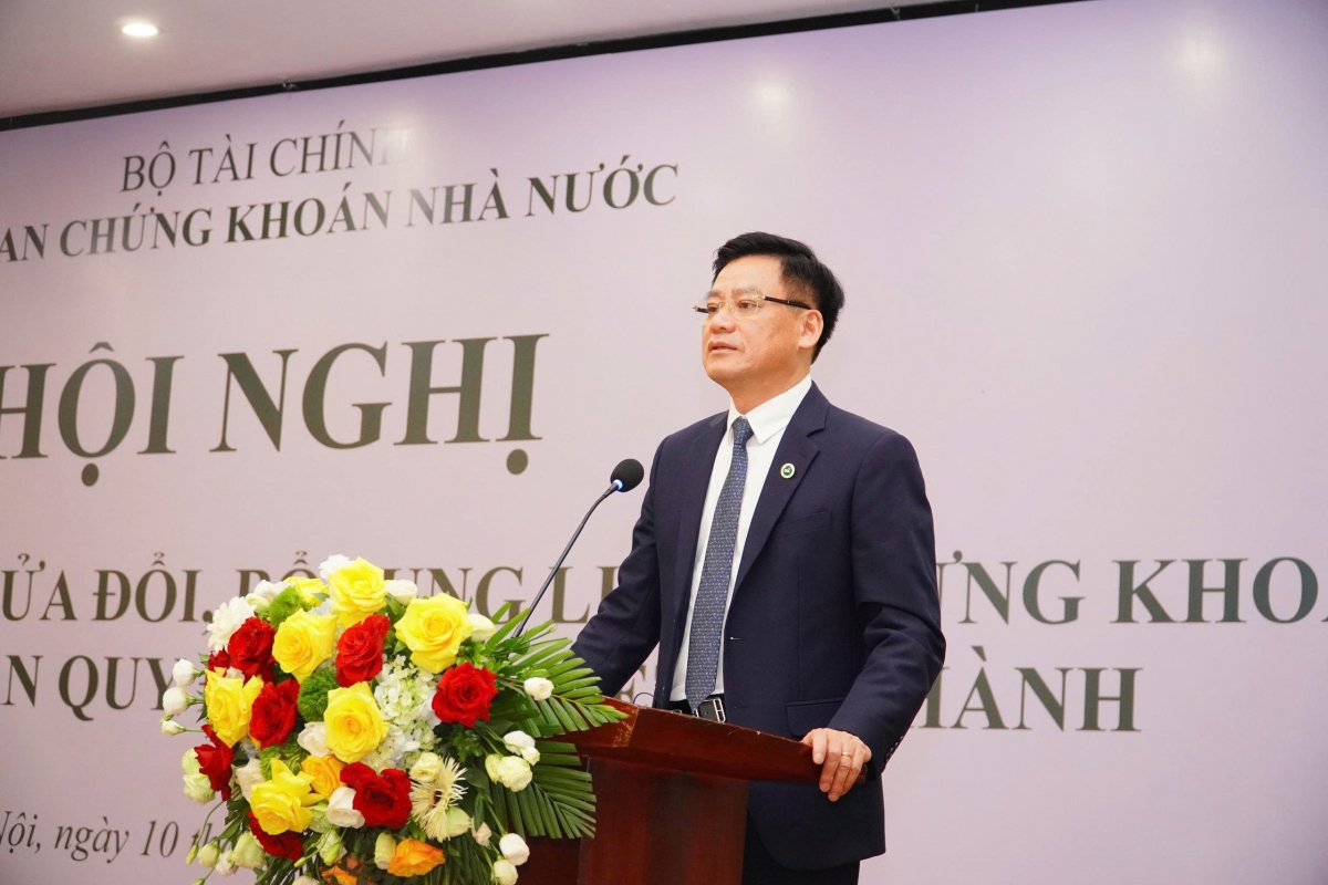 Ông Hoàng Văn Thu - Phó Chủ tịch UBCKNN phát biểu tại hội nghị