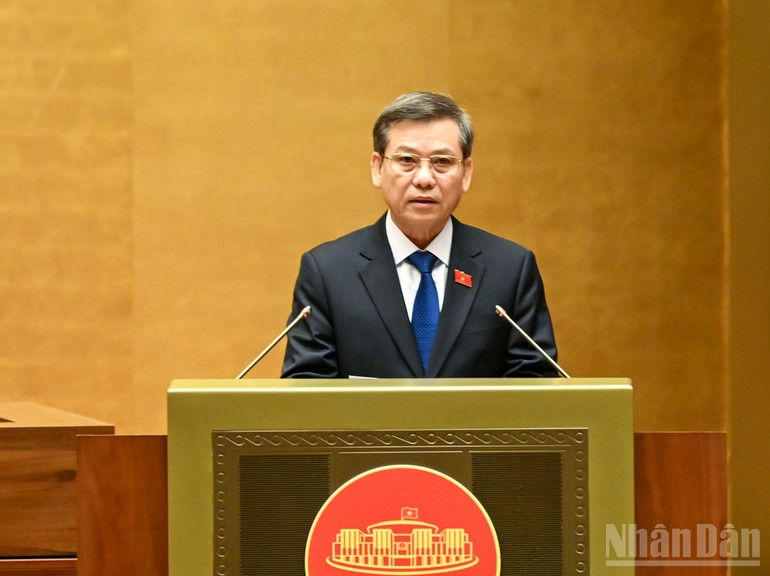 Chánh án Tòa án nhân dân tối cao Lê Minh Trí trình bày Tờ trình dự án Luật Phá sản (sửa đổi)
(Ảnh: Duy Linh/Báo Nhân Dân)