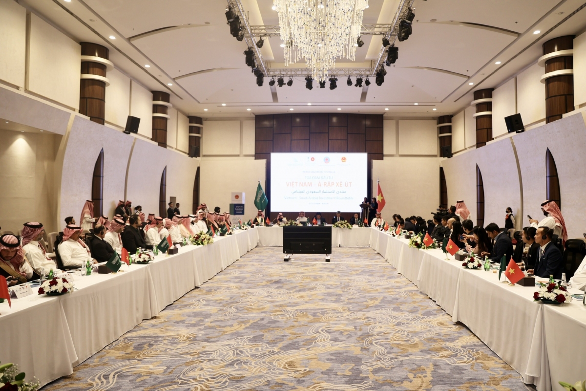 Toàn cảnh buổi làm việc.