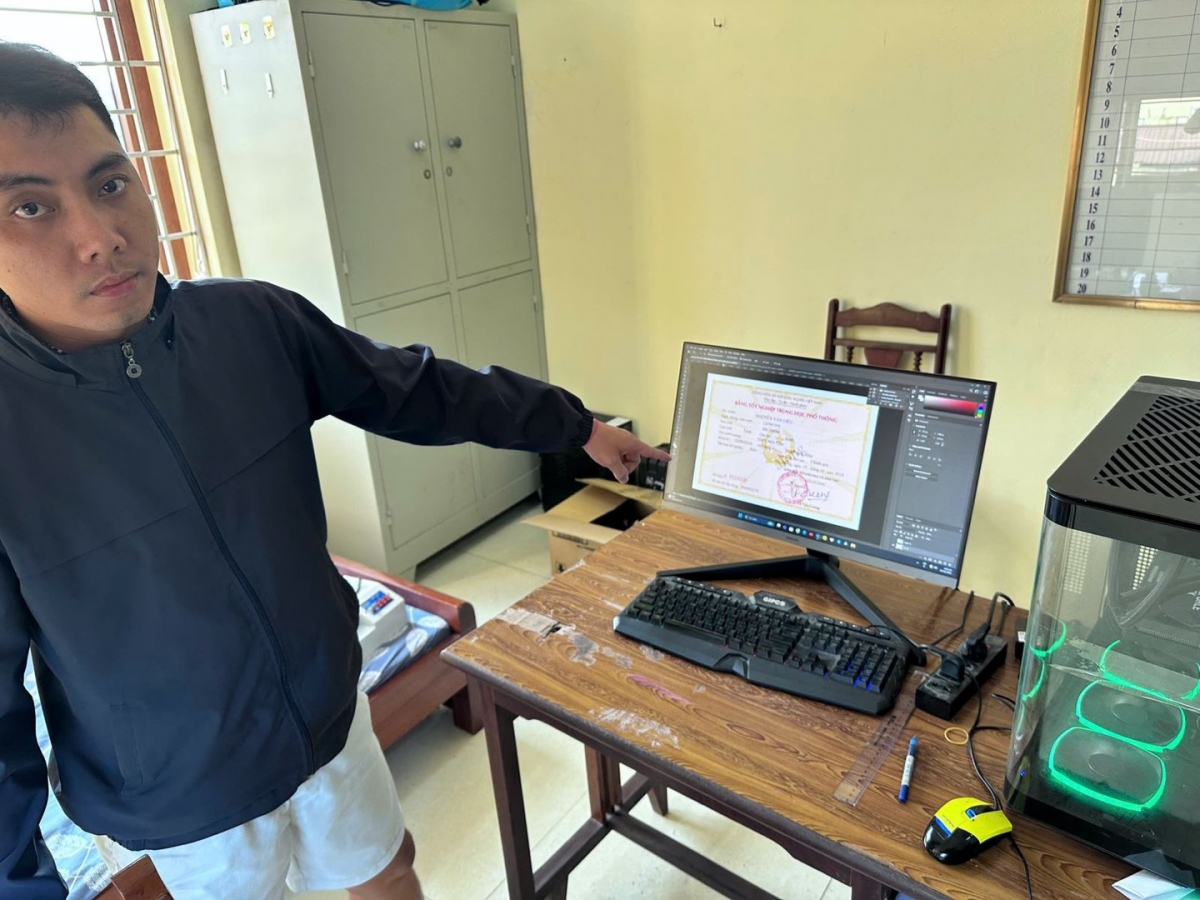 Đối tượng Bùi Đình Nghĩa cùng tang vật.