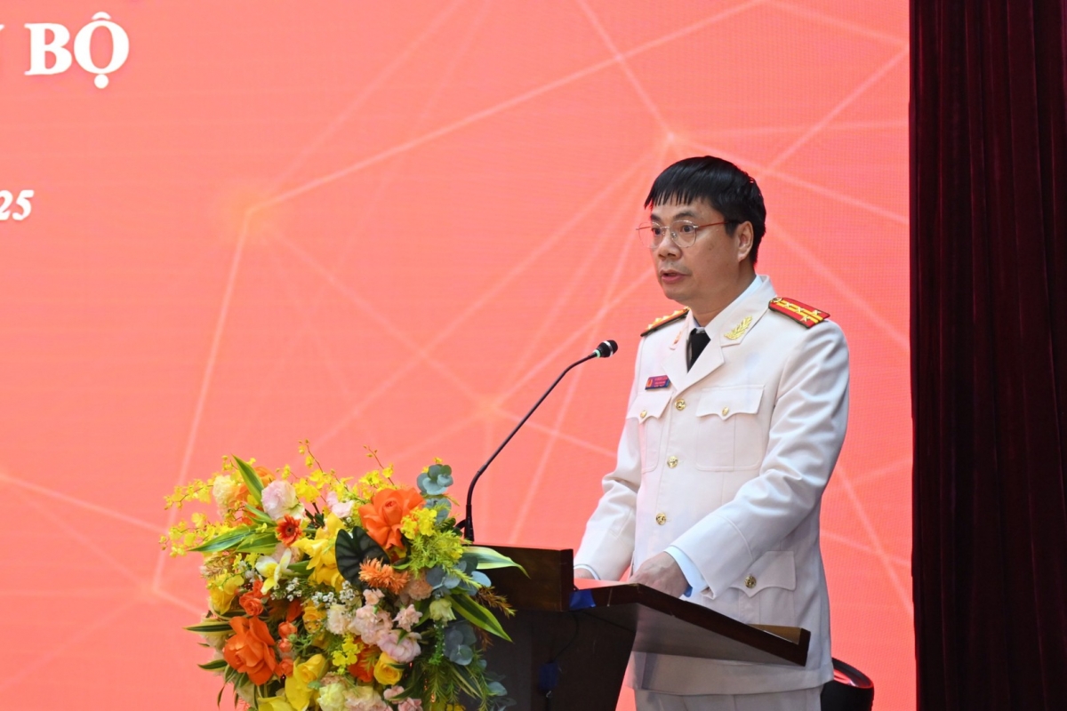 Đại tá Tô Mạnh Cường, Thành viên HĐTV, Tổng Giám đốc MobiFone phát biểu nhận nhiệm vụ.